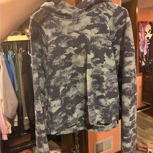Lululemon Athletica Camouflage Patterned Cropped Hoodie